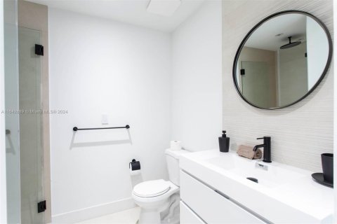 Condo in Miami, Florida, 1 bedroom  № 1880279 - photo 17