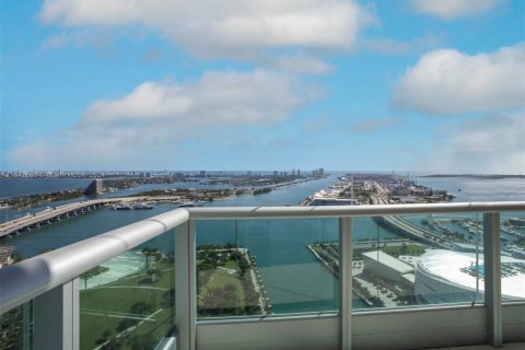Condo in Miami, Florida, 1 bedroom  № 1880279 - photo 15