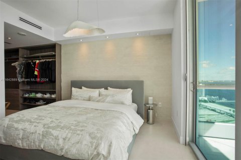 Condo in Miami, Florida, 1 bedroom  № 1880279 - photo 10