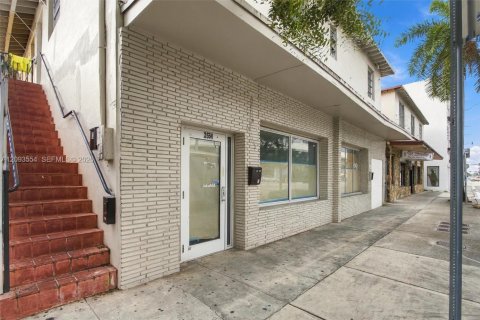 Commercial property in Miami, Florida № 2392963 - photo 16