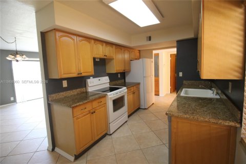 Купить кондоминиум в Плантация, Флорида 2 спальни, 120.4м2, № 2029299 - фото 2