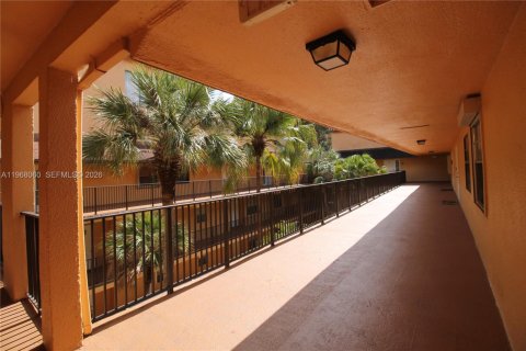 Купить кондоминиум в Плантация, Флорида 2 спальни, 120.4м2, № 2029299 - фото 22