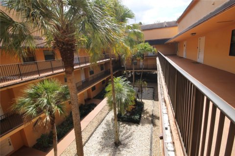 Купить кондоминиум в Плантация, Флорида 2 спальни, 120.4м2, № 2029299 - фото 21