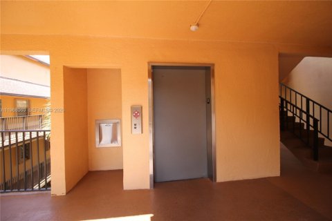 Купить кондоминиум в Плантация, Флорида 2 спальни, 120.4м2, № 2029299 - фото 19