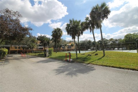 Купить кондоминиум в Плантация, Флорида 2 спальни, 120.4м2, № 2029299 - фото 4