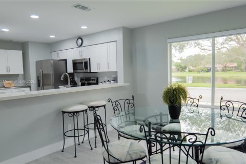 Casa en venta en Davie, Florida, 3 dormitorios, 153.1 m2 № 1945768 - foto 4