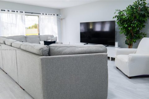 Casa en venta en Davie, Florida, 3 dormitorios, 153.1 m2 № 1945768 - foto 6