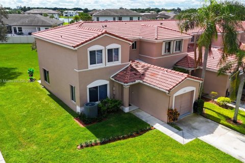 Casa en venta en Davie, Florida, 3 dormitorios, 153.1 m2 № 1945768 - foto 1