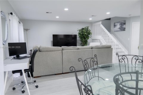 Casa en venta en Davie, Florida, 3 dormitorios, 153.1 m2 № 1945768 - foto 3