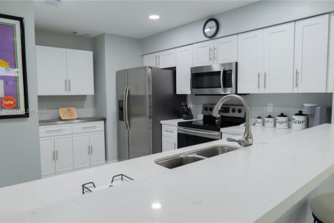 Casa en venta en Davie, Florida, 3 dormitorios, 153.1 m2 № 1945768 - foto 5