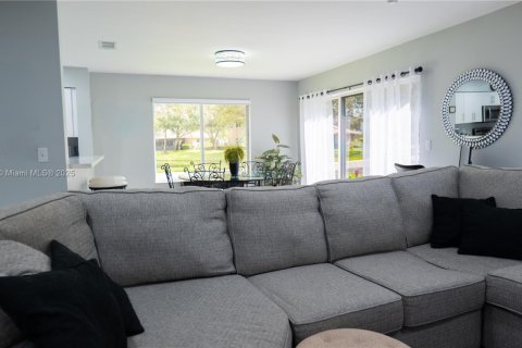 Casa en venta en Davie, Florida, 3 dormitorios, 153.1 m2 № 1945768 - foto 12