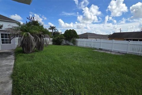 House in Kissimmee, Florida 3 bedrooms, 166.85 sq.m. № 2377929 - photo 21