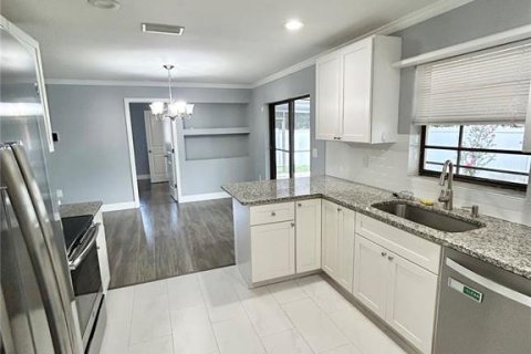 House in Sarasota, Florida 3 bedrooms, 154.5 sq.m. № 2198404 - photo 16