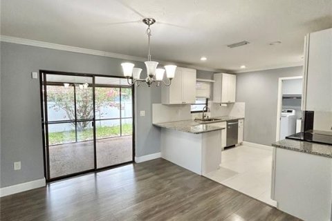 House in Sarasota, Florida 3 bedrooms, 154.5 sq.m. № 2198404 - photo 12
