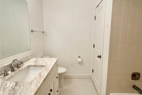 House in Sarasota, Florida 3 bedrooms, 154.5 sq.m. № 2198404 - photo 27