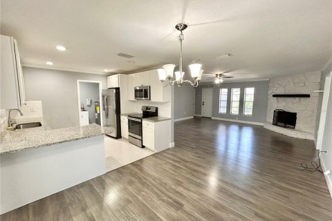 House in Sarasota, Florida 3 bedrooms, 154.5 sq.m. № 2198404 - photo 9