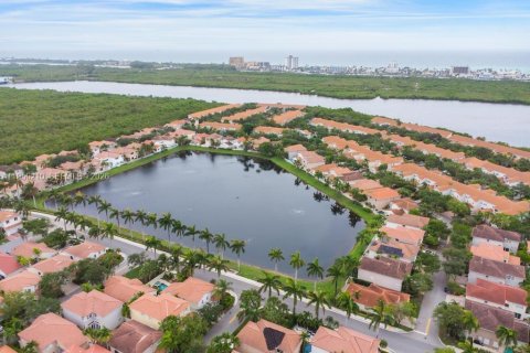 Adosado en venta en Hollywood, Florida, 3 dormitorios, 162.39 m2 № 2006368 - foto 24