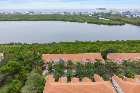 Adosado en venta en Hollywood, Florida, 3 dormitorios, 162.39 m2 № 2006368 - foto 26