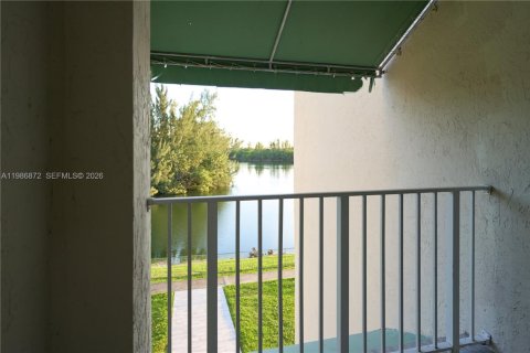 Condo in Cutler Bay, Florida, 1 bedroom  № 2051533 - photo 14