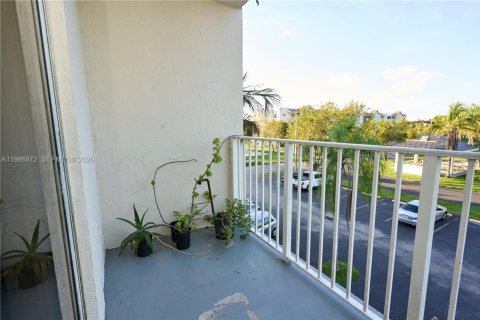 Condo in Cutler Bay, Florida, 1 bedroom  № 2051533 - photo 13