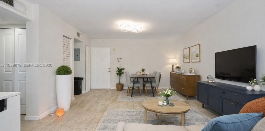 Condo in Cutler Bay, Florida, 1 bedroom  № 2051533