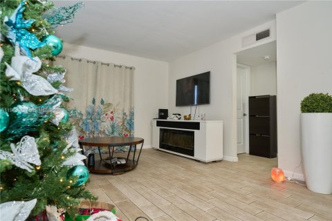 Condo in Cutler Bay, Florida, 1 bedroom  № 2051533 - photo 9