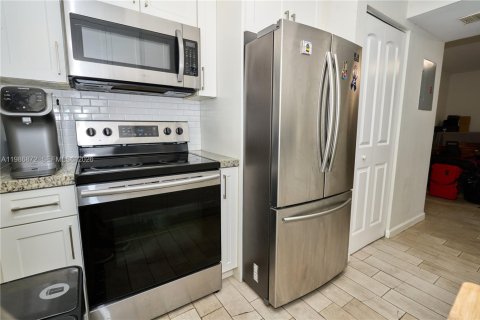 Condo in Cutler Bay, Florida, 1 bedroom  № 2051533 - photo 16