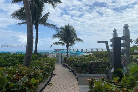 Copropriété à louer à Sunny Isles Beach, Floride: 51.1 m2 № 1860712 - photo 10
