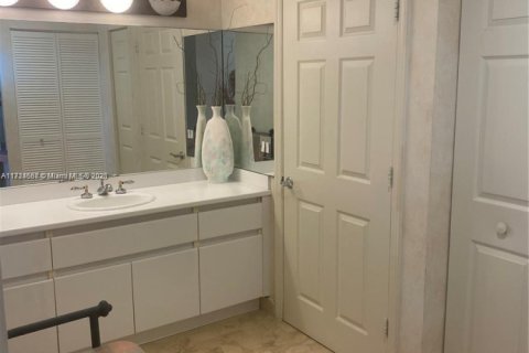 Copropriété à louer à Sunny Isles Beach, Floride: 51.1 m2 № 1860712 - photo 7