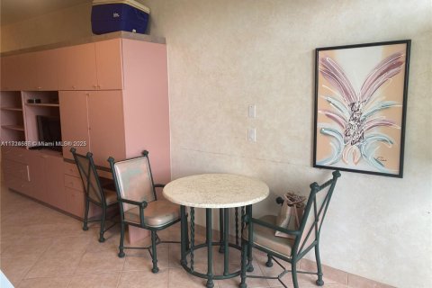 Copropriété à louer à Sunny Isles Beach, Floride: 51.1 m2 № 1860712 - photo 5