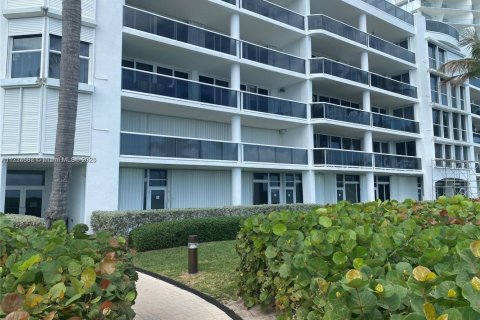 Copropriété à louer à Sunny Isles Beach, Floride: 51.1 m2 № 1860712 - photo 17