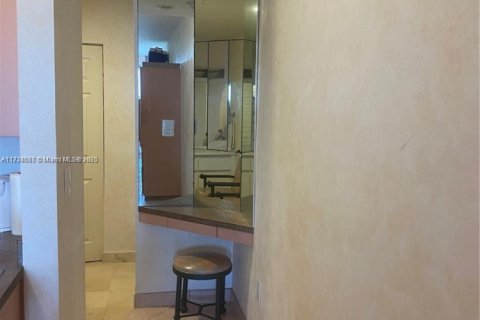 Copropriété à louer à Sunny Isles Beach, Floride: 51.1 m2 № 1860712 - photo 6