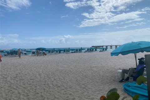 Copropriété à louer à Sunny Isles Beach, Floride: 51.1 m2 № 1860712 - photo 12