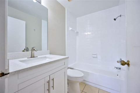 Condominio en alquiler en Tampa, Florida, 2 dormitorios, 84.73 m2 № 1876936 - foto 12