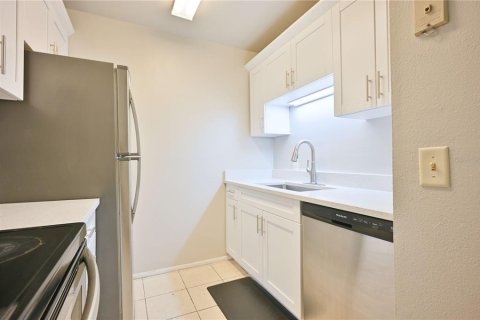 Condominio en alquiler en Tampa, Florida, 2 dormitorios, 84.73 m2 № 1876936 - foto 3