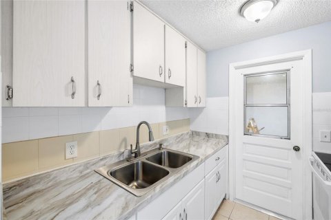 Villa ou maison à vendre à New Port Richey, Floride: 2 chambres, 67.08 m2 № 2233301 - photo 9