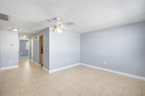 Villa ou maison à vendre à New Port Richey, Floride: 2 chambres, 67.08 m2 № 2233301 - photo 6