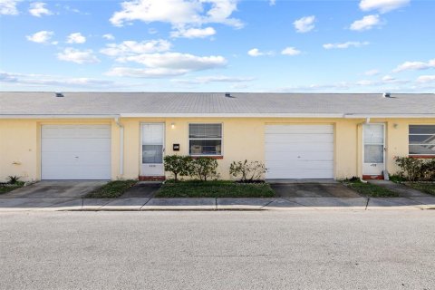 Villa ou maison à vendre à New Port Richey, Floride: 2 chambres, 67.08 m2 № 2233301 - photo 2