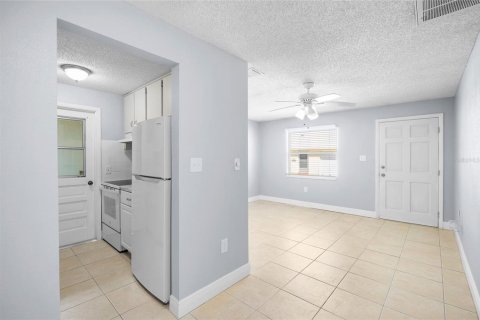 Villa ou maison à vendre à New Port Richey, Floride: 2 chambres, 67.08 m2 № 2233301 - photo 7