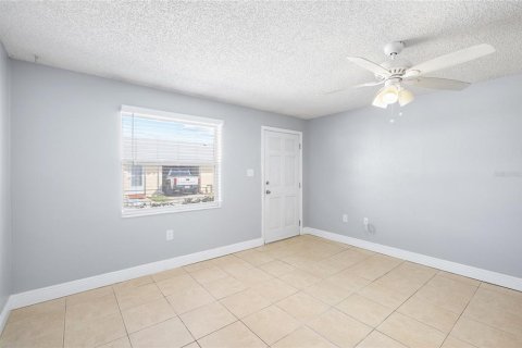 Villa ou maison à vendre à New Port Richey, Floride: 2 chambres, 67.08 m2 № 2233301 - photo 4
