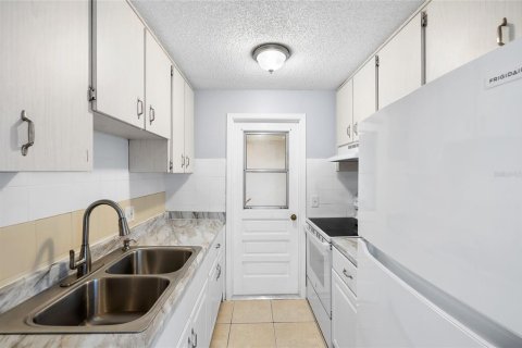 Villa ou maison à vendre à New Port Richey, Floride: 2 chambres, 67.08 m2 № 2233301 - photo 8