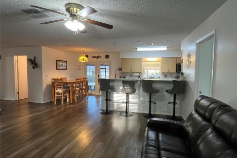 House in Fruitland Park, Florida 3 bedrooms, 120.77 sq.m. № 2091909 - photo 11