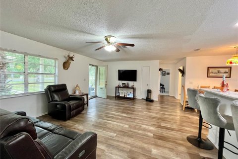 House in Fruitland Park, Florida 3 bedrooms, 120.77 sq.m. № 2091909 - photo 2