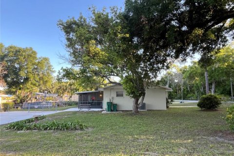 House in Fruitland Park, Florida 3 bedrooms, 120.77 sq.m. № 2091909 - photo 7