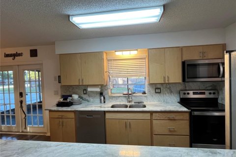 House in Fruitland Park, Florida 3 bedrooms, 120.77 sq.m. № 2091909 - photo 13