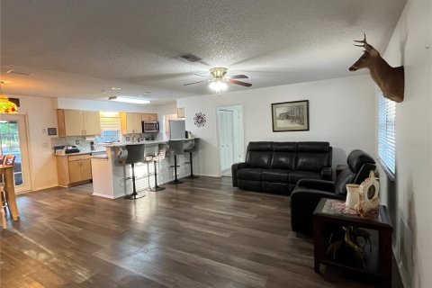 House in Fruitland Park, Florida 3 bedrooms, 120.77 sq.m. № 2091909 - photo 3