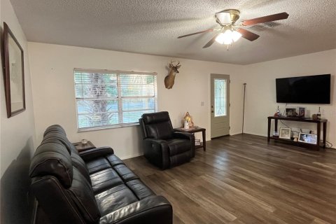 House in Fruitland Park, Florida 3 bedrooms, 120.77 sq.m. № 2091909 - photo 12