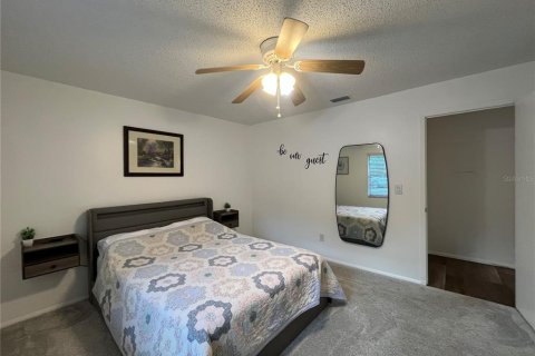 House in Fruitland Park, Florida 3 bedrooms, 120.77 sq.m. № 2091909 - photo 19