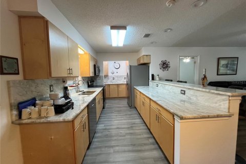 House in Fruitland Park, Florida 3 bedrooms, 120.77 sq.m. № 2091909 - photo 15