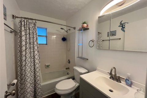 House in Fruitland Park, Florida 3 bedrooms, 120.77 sq.m. № 2091909 - photo 17
